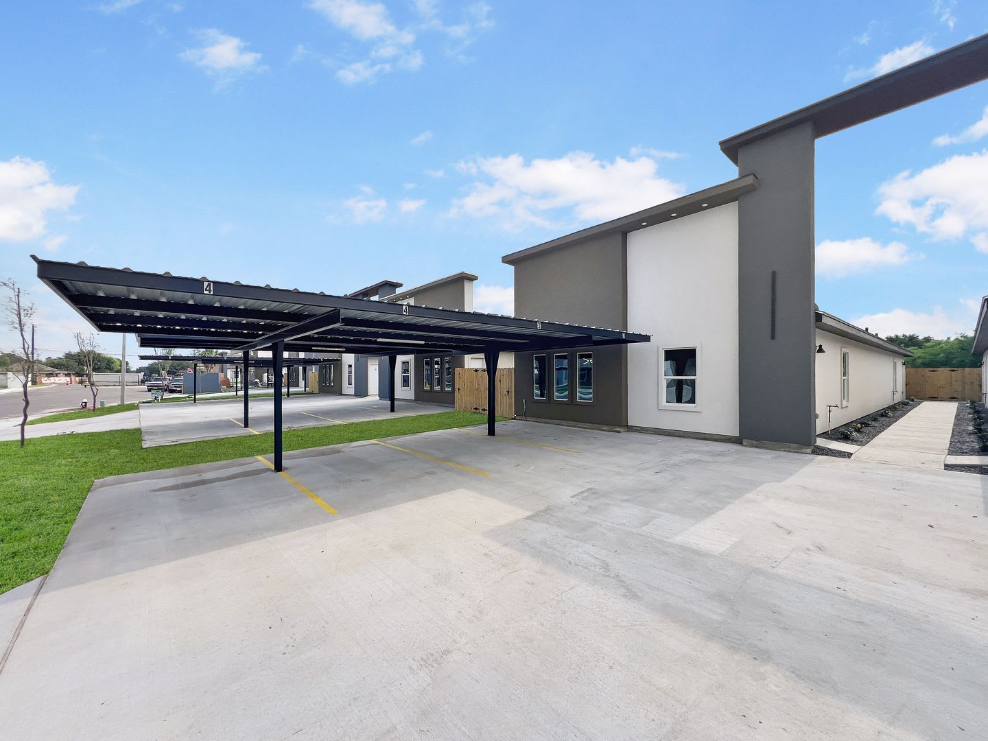 Brand New! Don't Miss Out Call today! – photo 3
