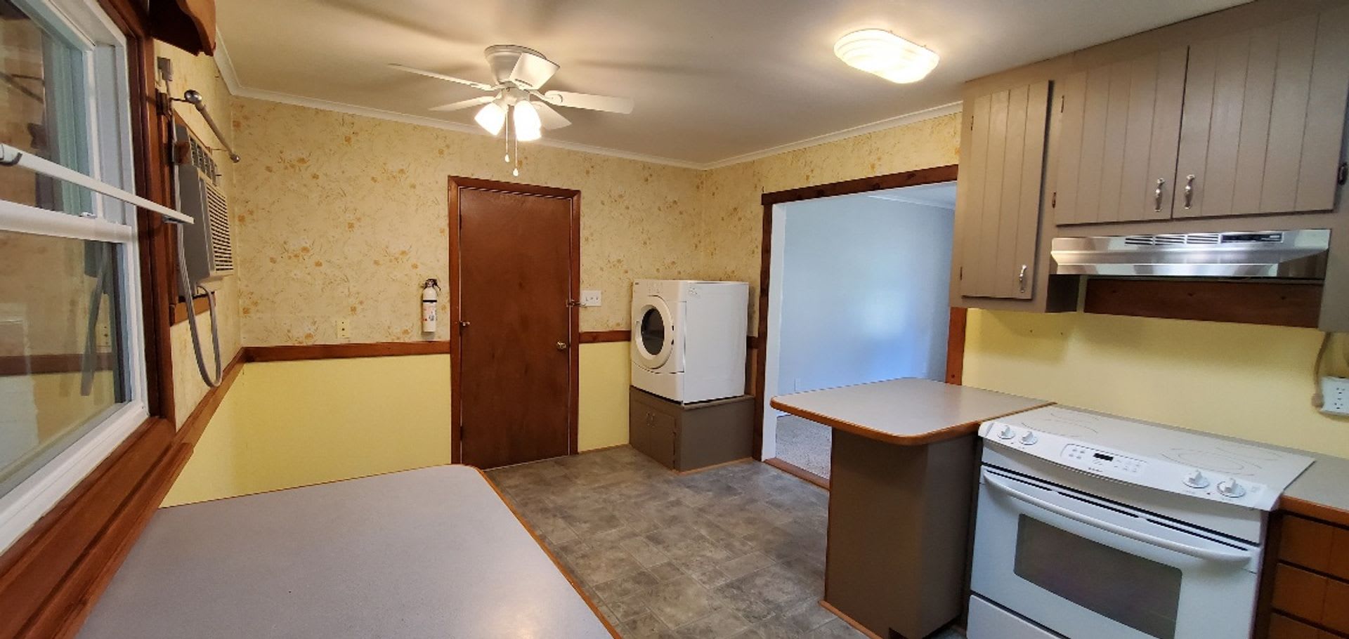 Charming 3BR/1.5BA Home in Oxford Heights Subdivision – photo 4