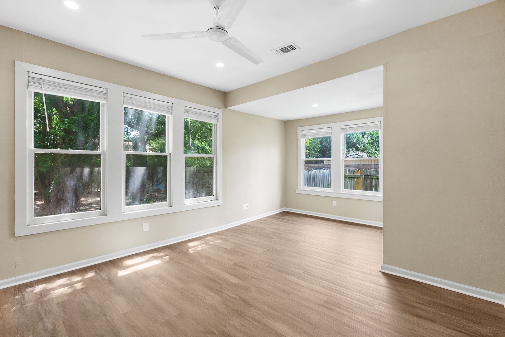 333 W Hutchison Live Work Play – photo 4
