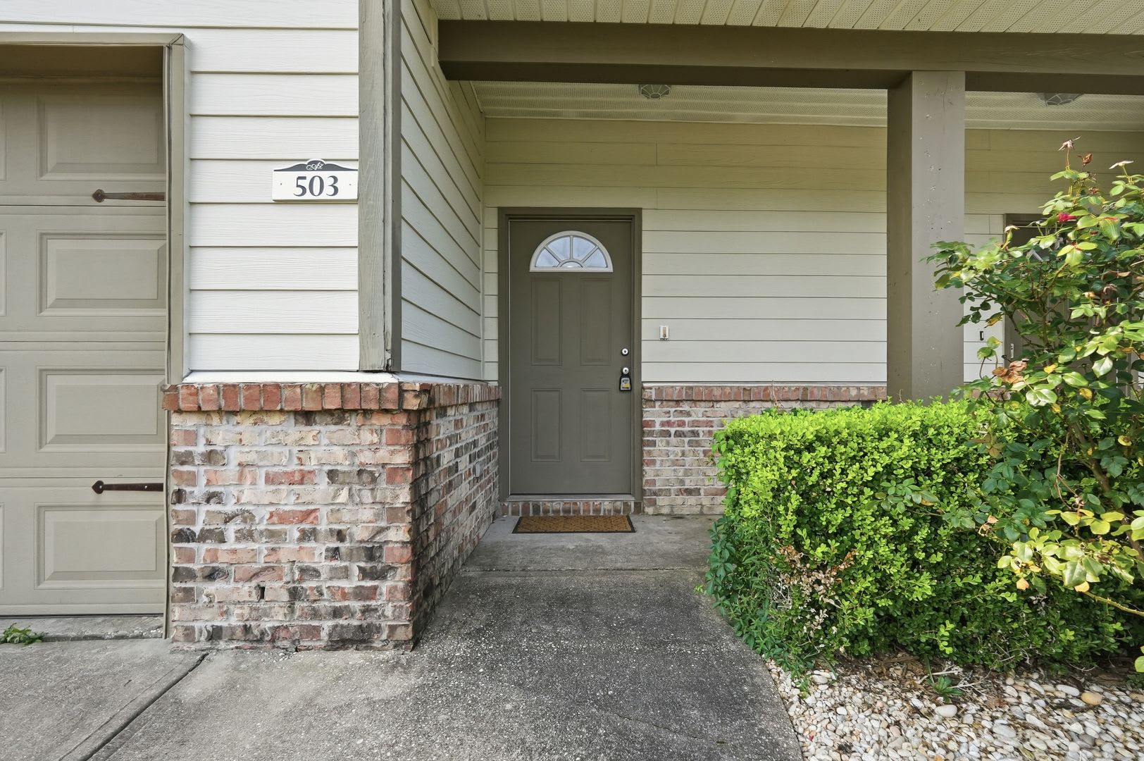 Beautiful Townhome in Arbor Lakes! – photo 3