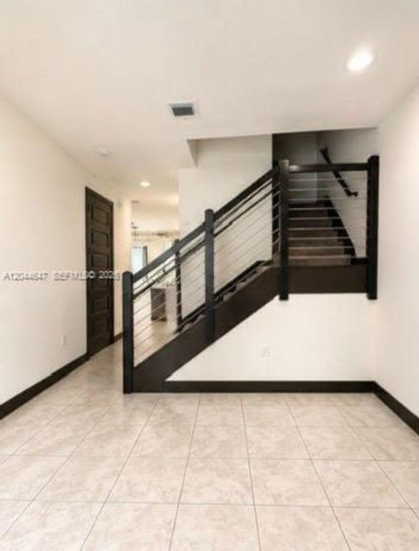 15668 Nw 91St Court Miami Lakes Fl 33018 6359 – photo 4