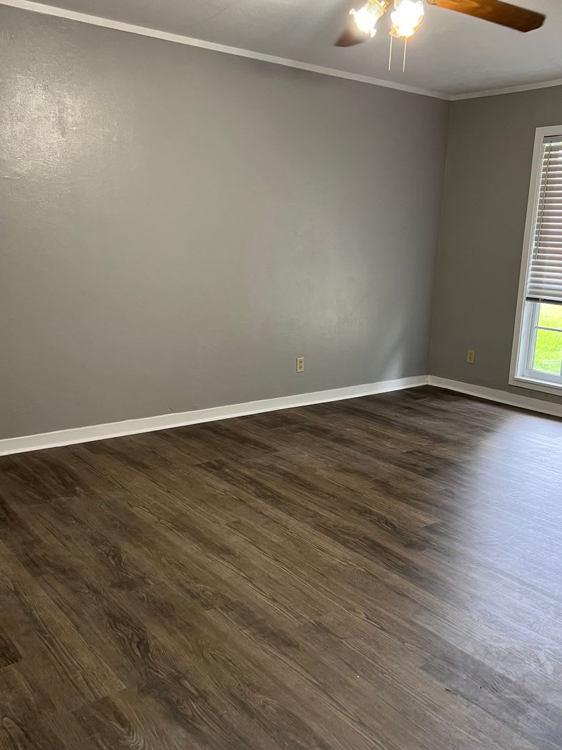 3 Bedroom, 1 Bath – photo 2
