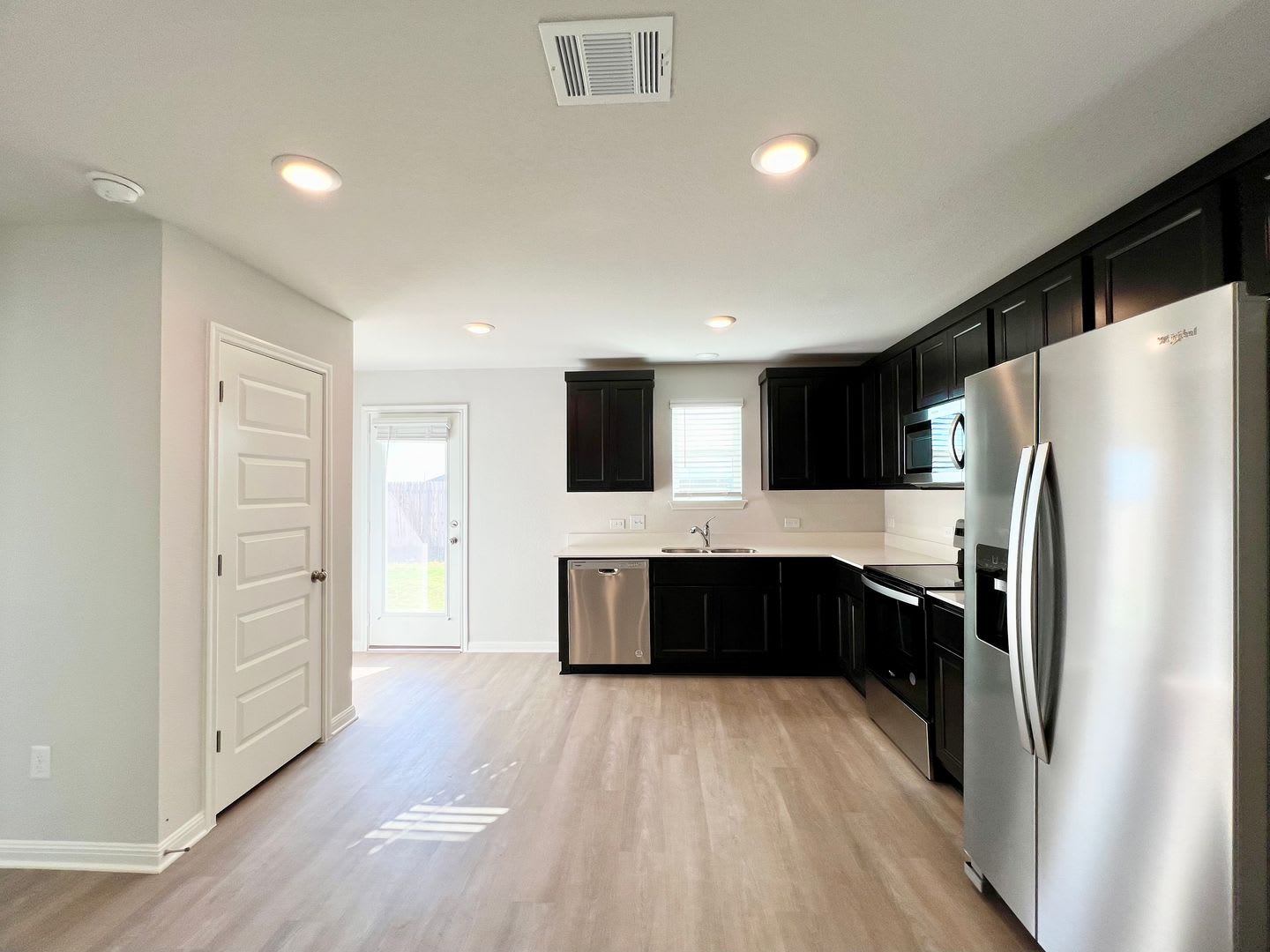 3 bedroom, 2 bath, 1 story home! – photo 3