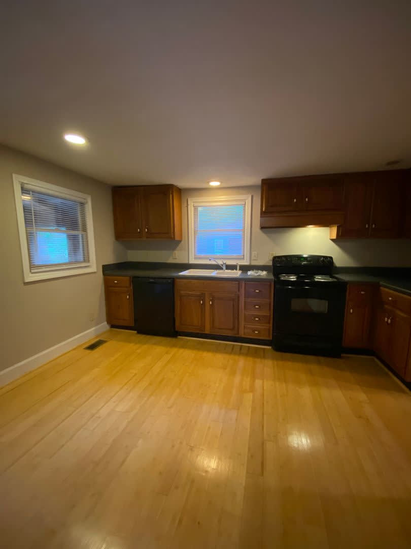 Charming 3 Bedroom 2 Bath House With Detached Garage On West Side Of Athens Ga Pre Lease For July 15 2026 – photo 3