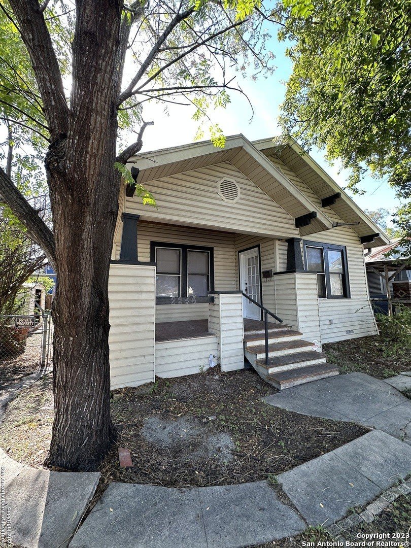2246 E Houston St – photo 2
