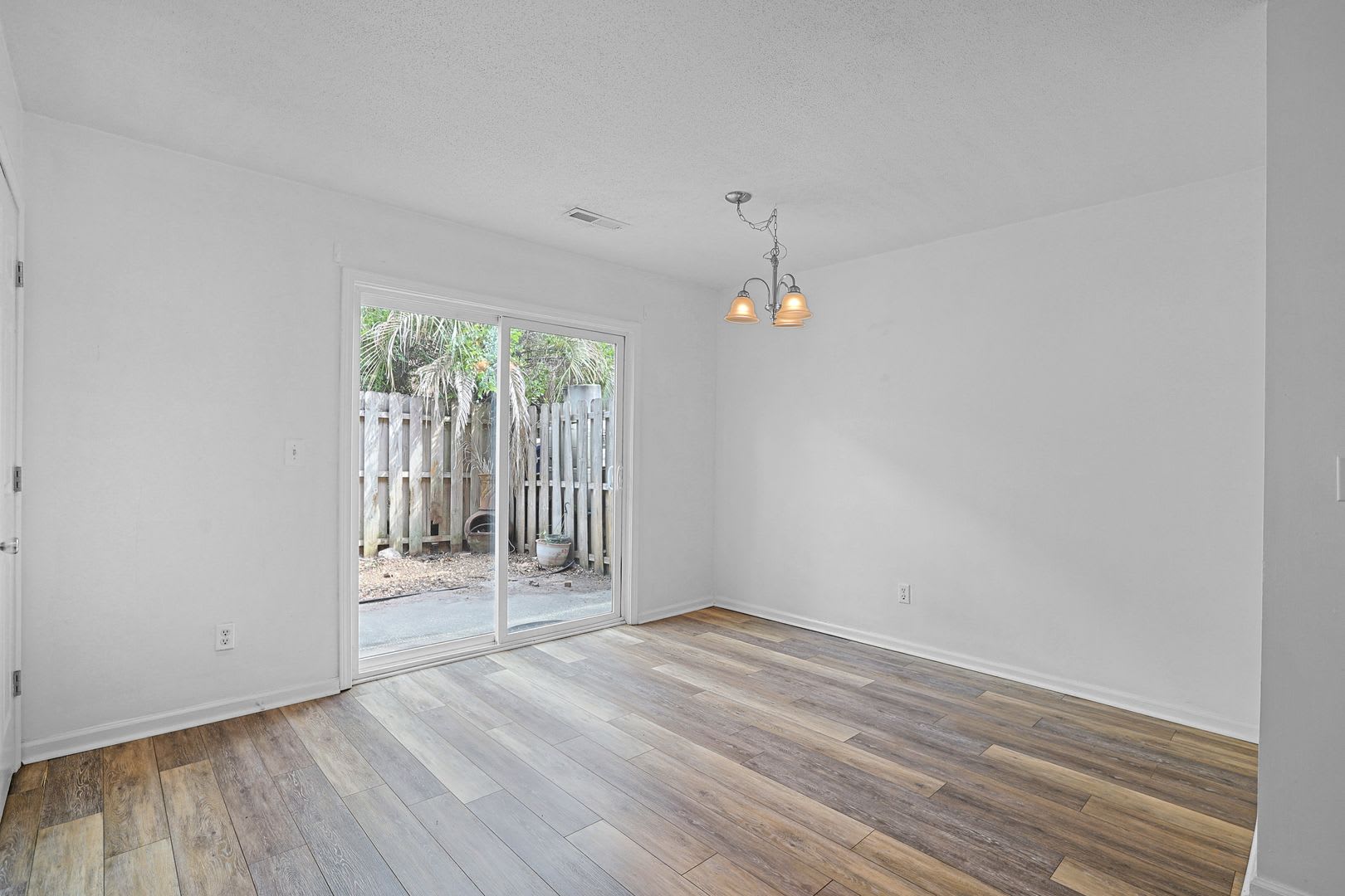 2 Bedroom Townhome Within Blocks To The Beach – photo 4