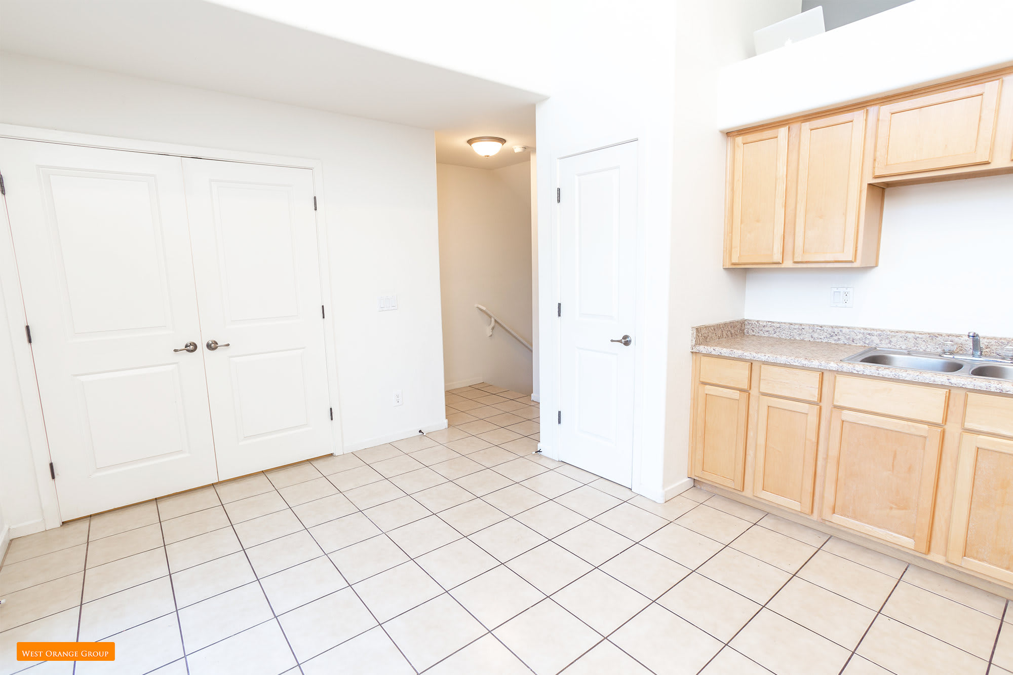 330 S Farmer Ave – photo 4