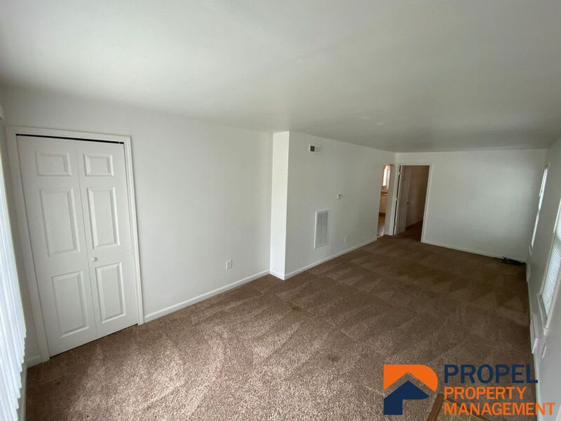 8141 Macomb St – photo 3