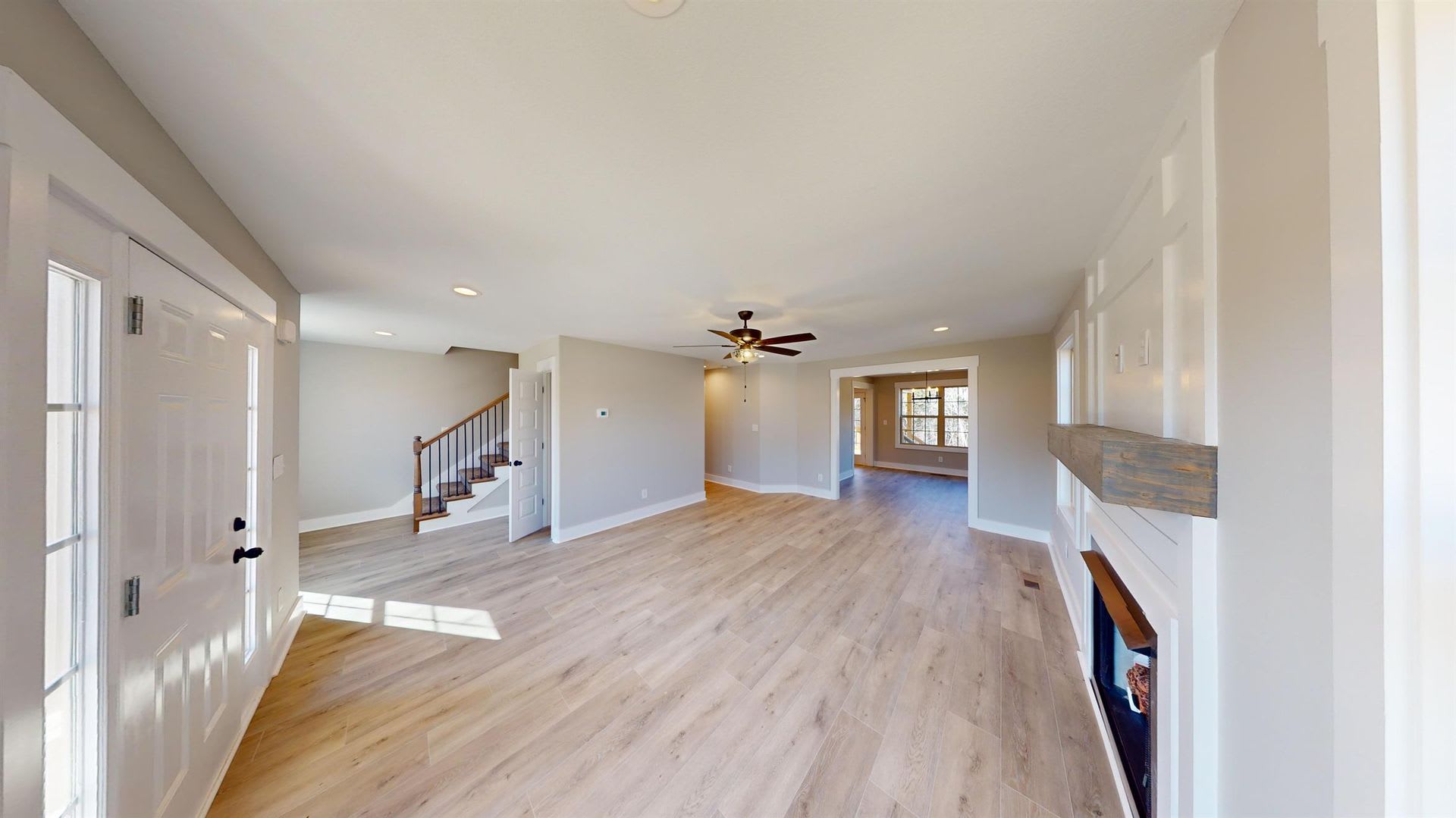 Beautifully Upgraded Home with Large Eat-In Kitchen And Spacious Primary Suite – photo 4