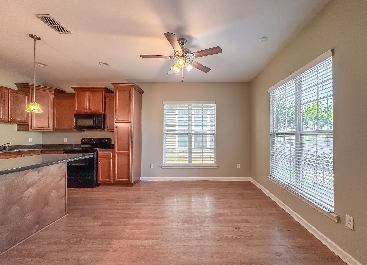 Nice Newer 3 3 W Island Kitchen Washer Dryer Mins To Fsu Tsc Comm Pool Gym 1450 Month Avail Now – photo 5