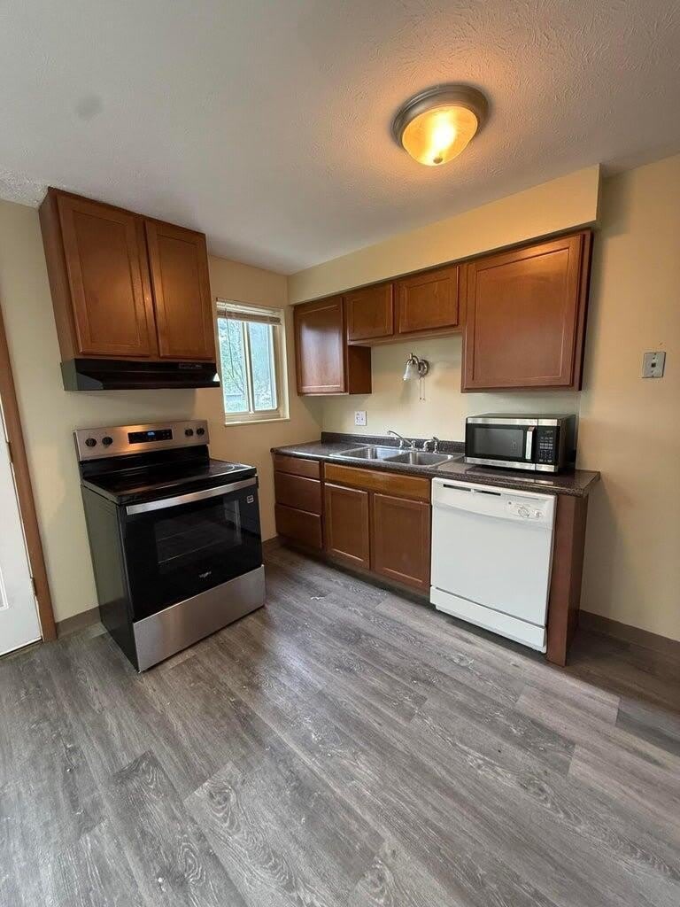 1759 Lonsdale Road – photo 4