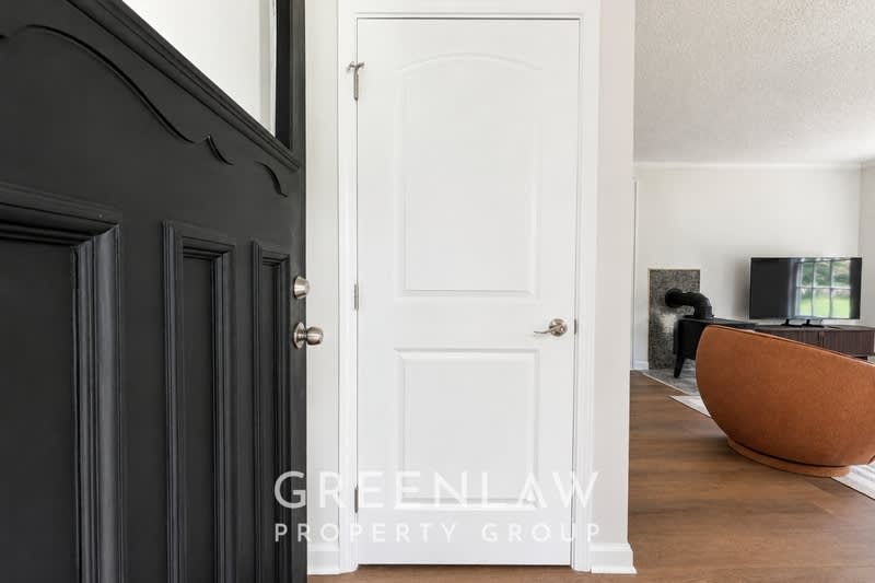 1177 Morley Avenue SE – photo 3