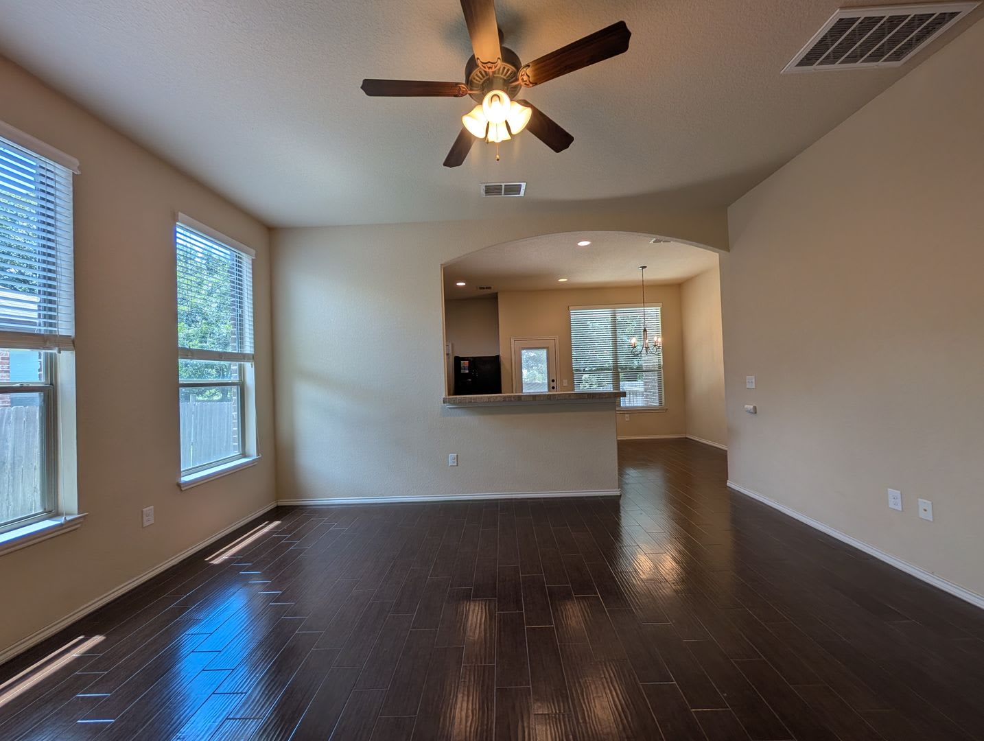 Two Story 3 2 5 2 Duplex Close To Creekside Shopping And Entertainment Fridge Fenced In Yard Cisd – photo 5
