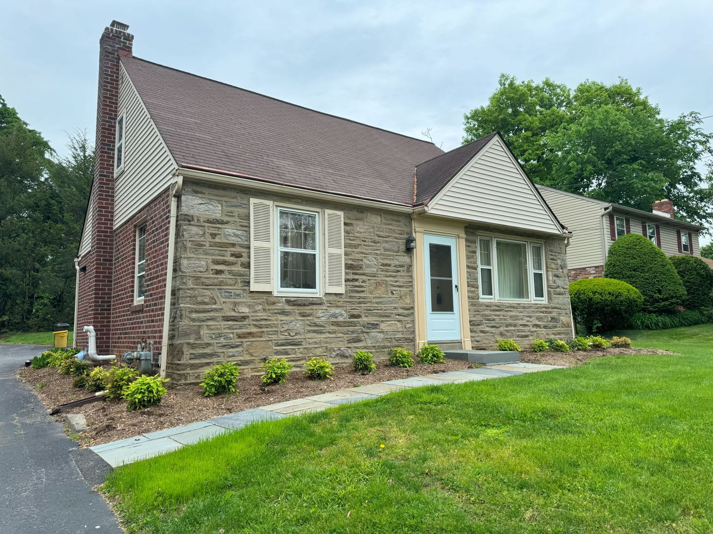 First Month Rent Free Renovated Home Central Air Stainless Appliances Radnor Sd Walk To Villanova Small Dogs Ok This Is A Must See – photo 1