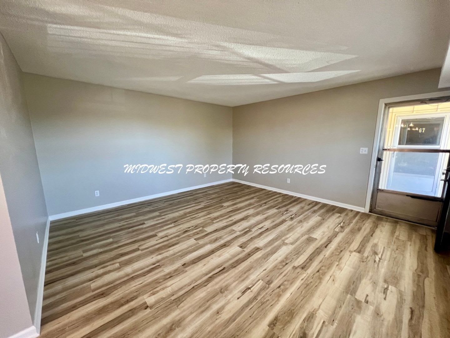 Stunning 1 Bedroom Apartment w/ Covered Parking – photo 2