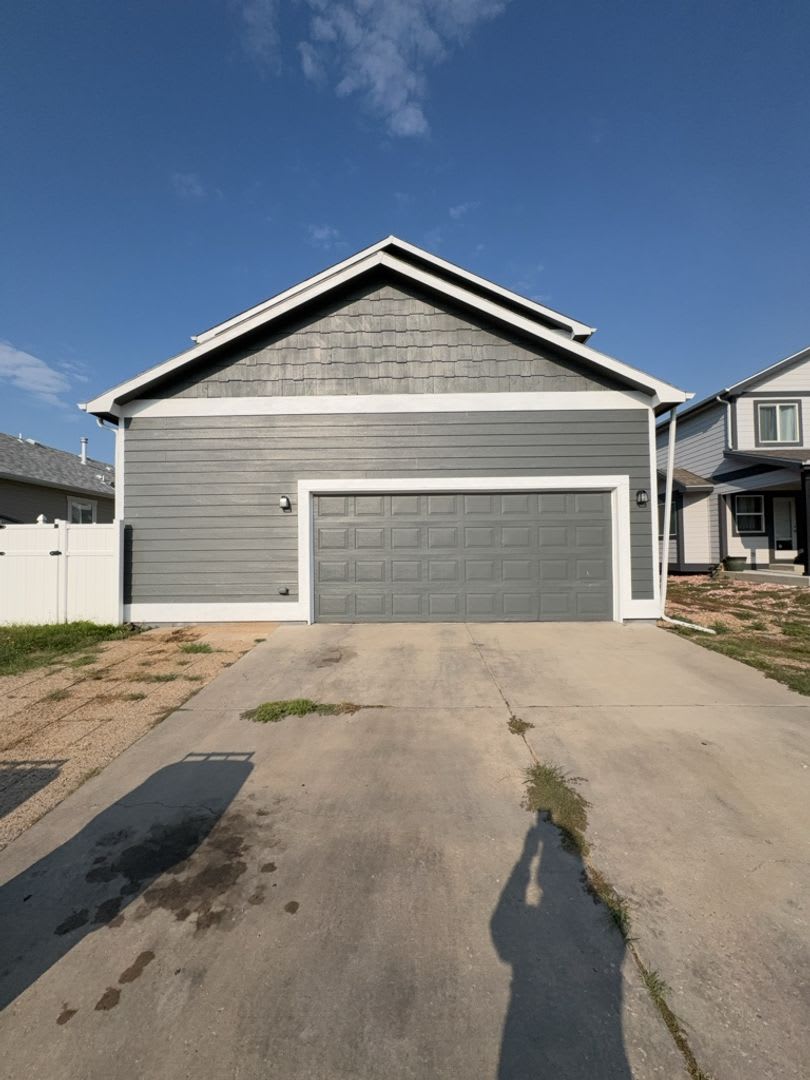Spacious 3 Bed 2 5 Bath Home With 2 Car Garage Unfinished Basement – photo 3