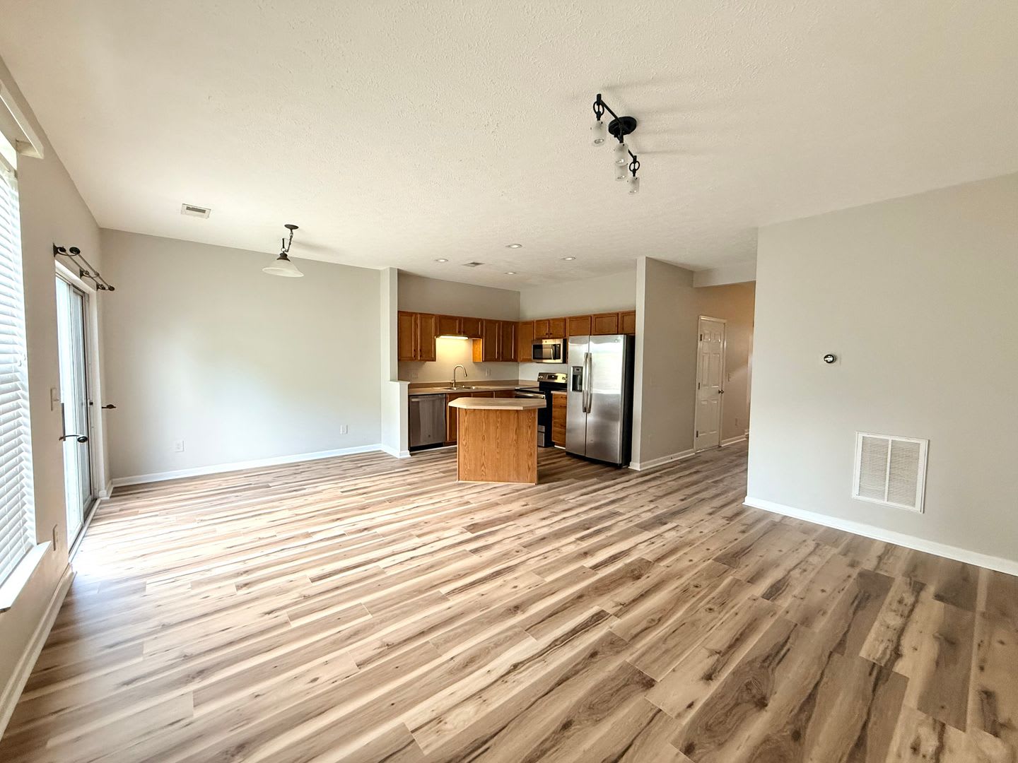 WEST NASHVILLE!!! 3/2.5 Townhouse – photo 5