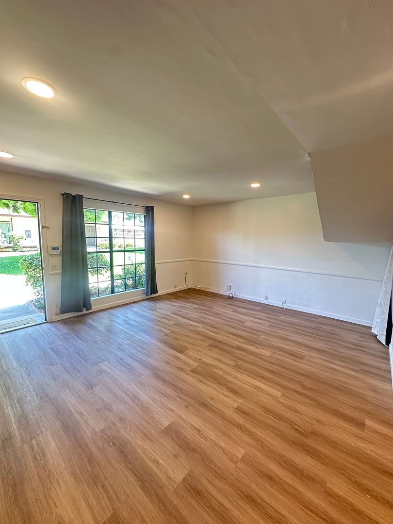Spacious 3BR/2.5BA updated 2-story townhouse for rent with fenced patio, 2 parking spaces and more – photo 5