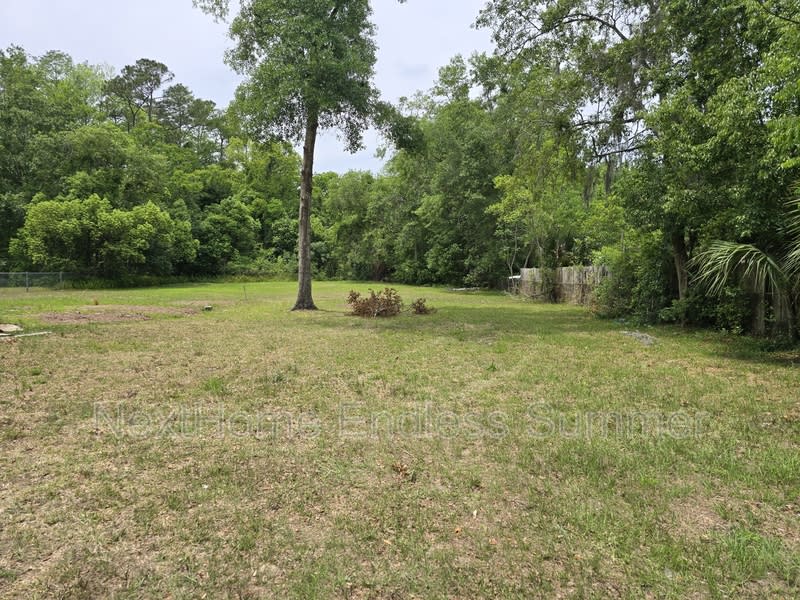2524 Forest Boulevard – photo 2