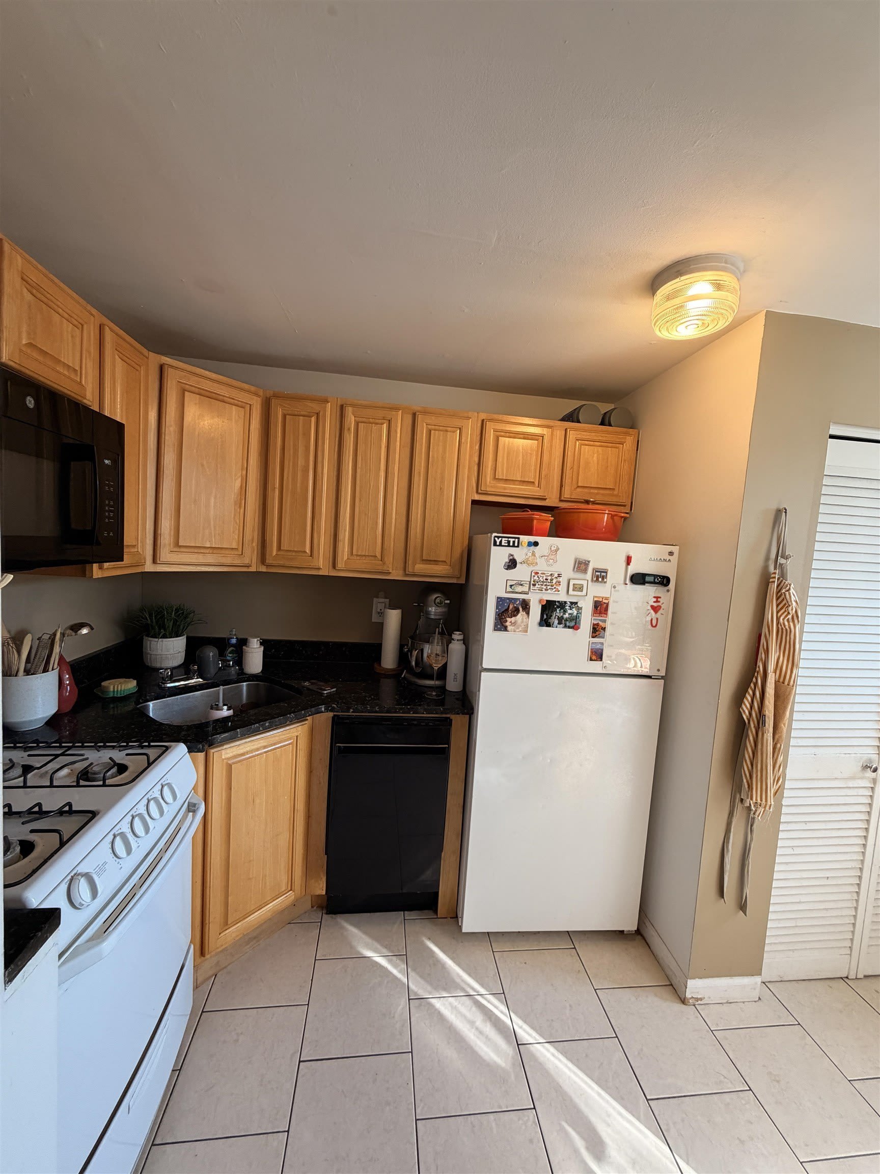 1038 WILLOW AVE – photo 3