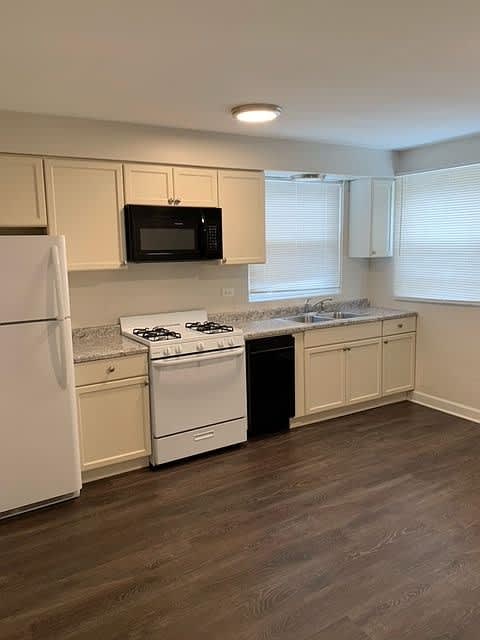 1036 E Division St – photo 5