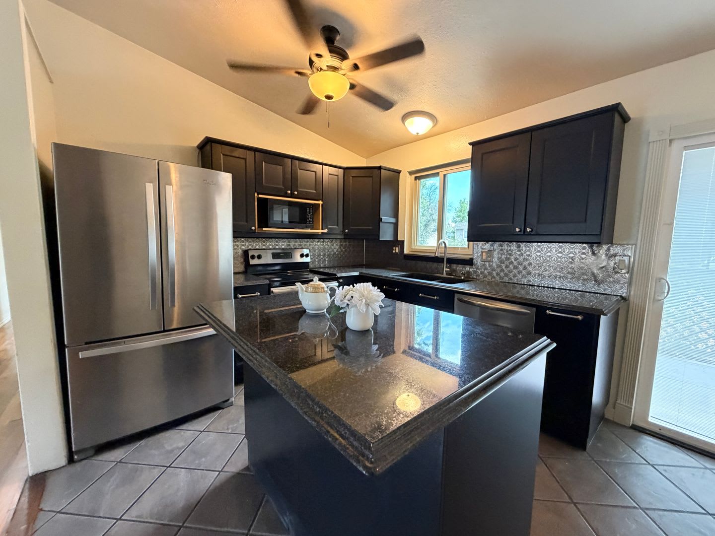 Sunlit Aurora Ranch Near Quincy Reservoir with Fully Finished Basement – photo 4