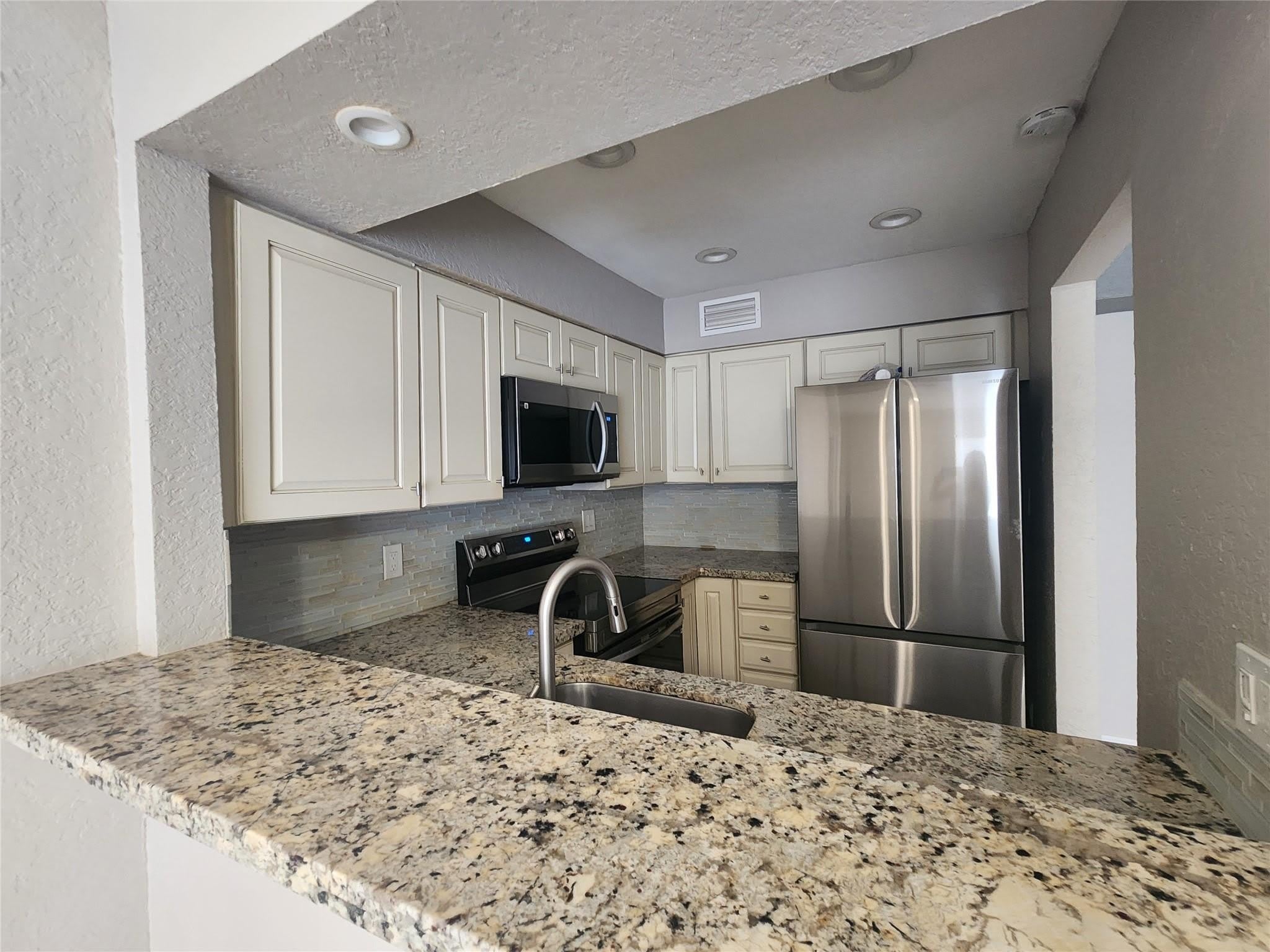 501 SE 8th Street – photo 4