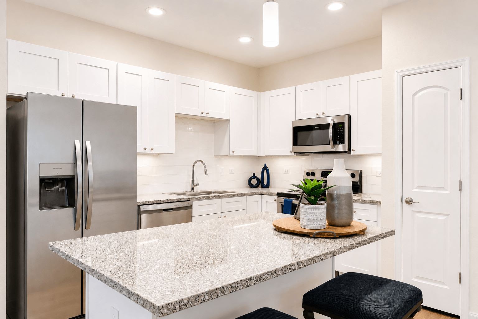 North Beach on Kernan Apartments – photo 2