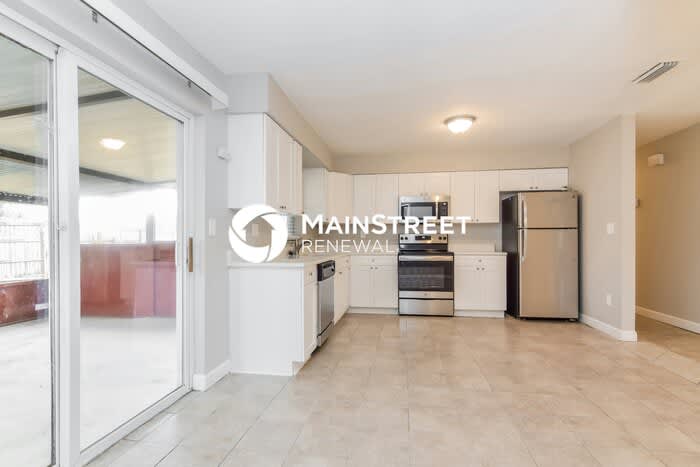 4228 April Street North – photo 5