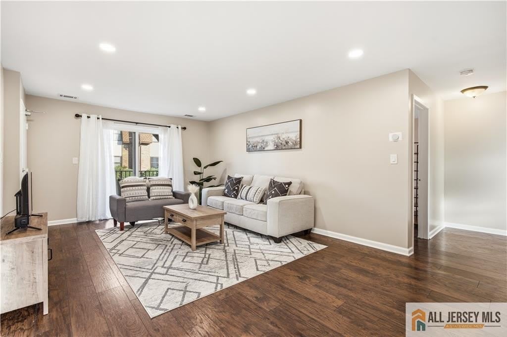 609 N Oaks Boulevard – photo 2