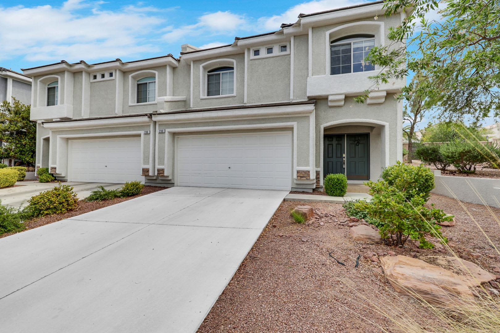 Large Townhouse In Henderson – photo 2