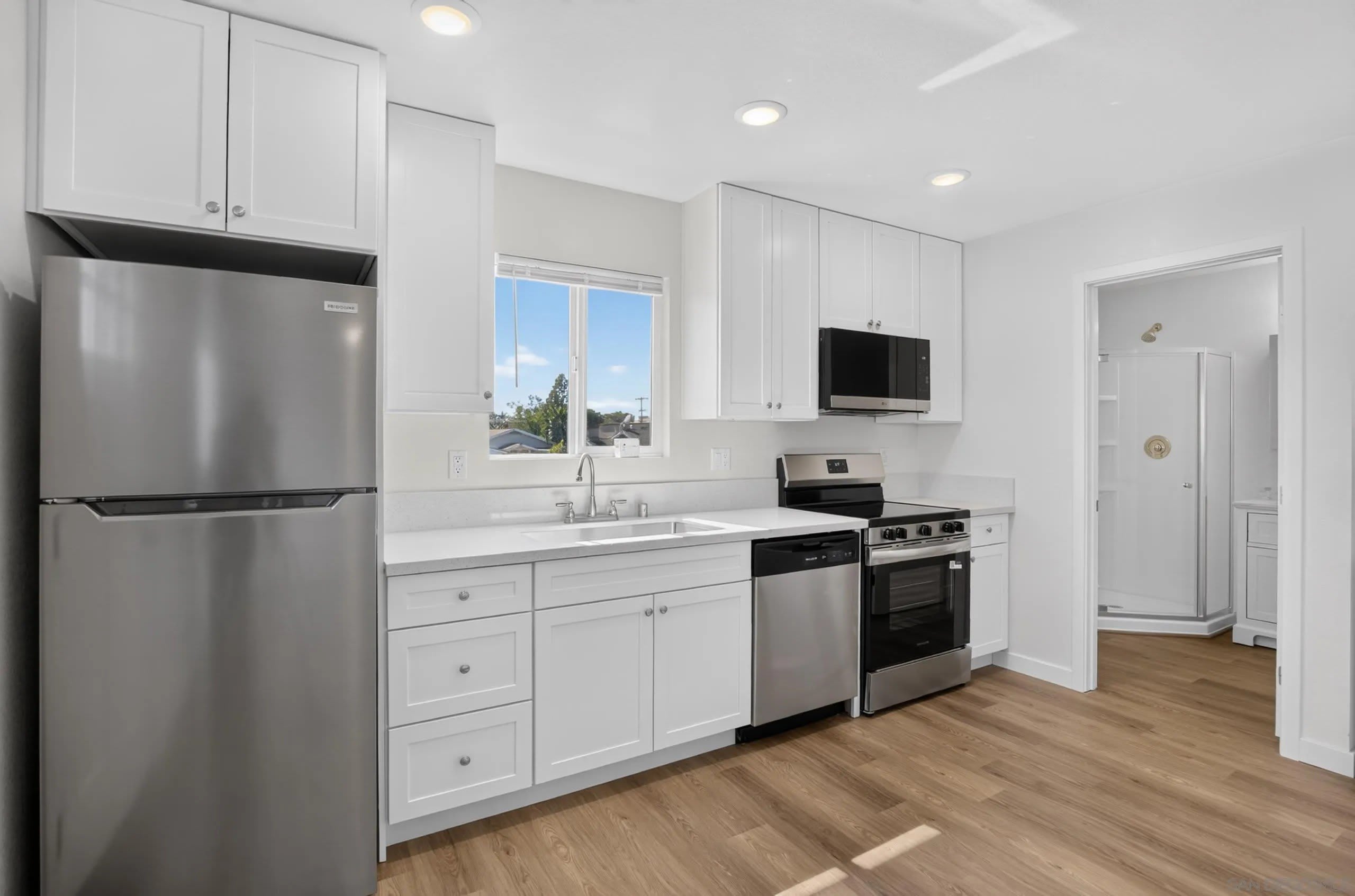 4131 45th St – photo 2