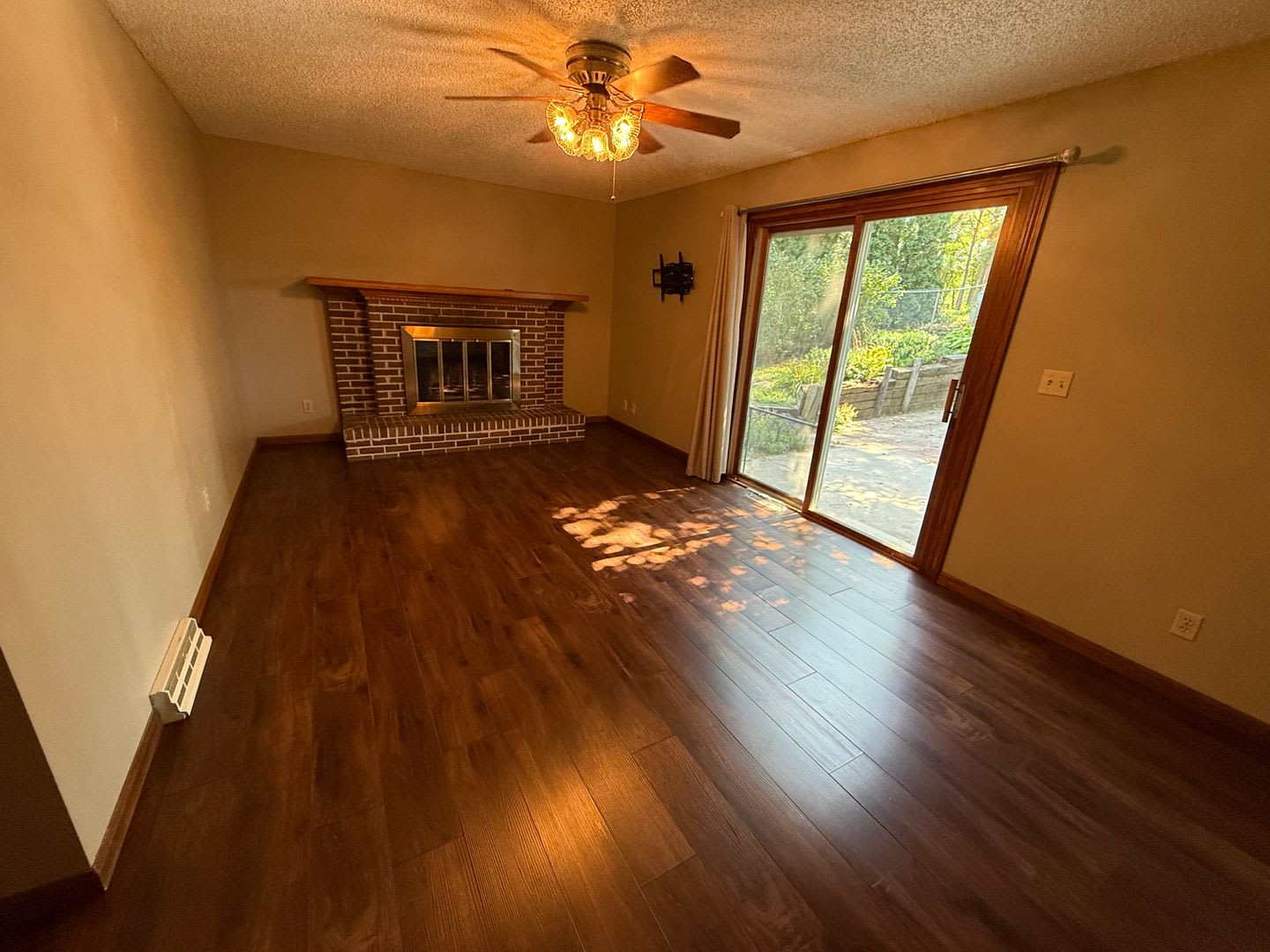 6 Bedroom, 3 Bath Home near Skyview Lake and Bel-Air School. – photo 2