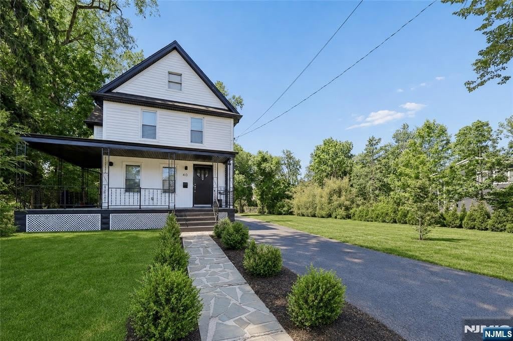 40 Grant Avenue – photo 3