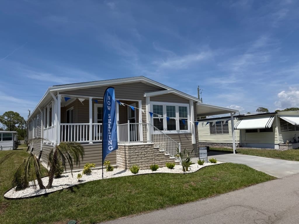 47 6th Street W – photo 1