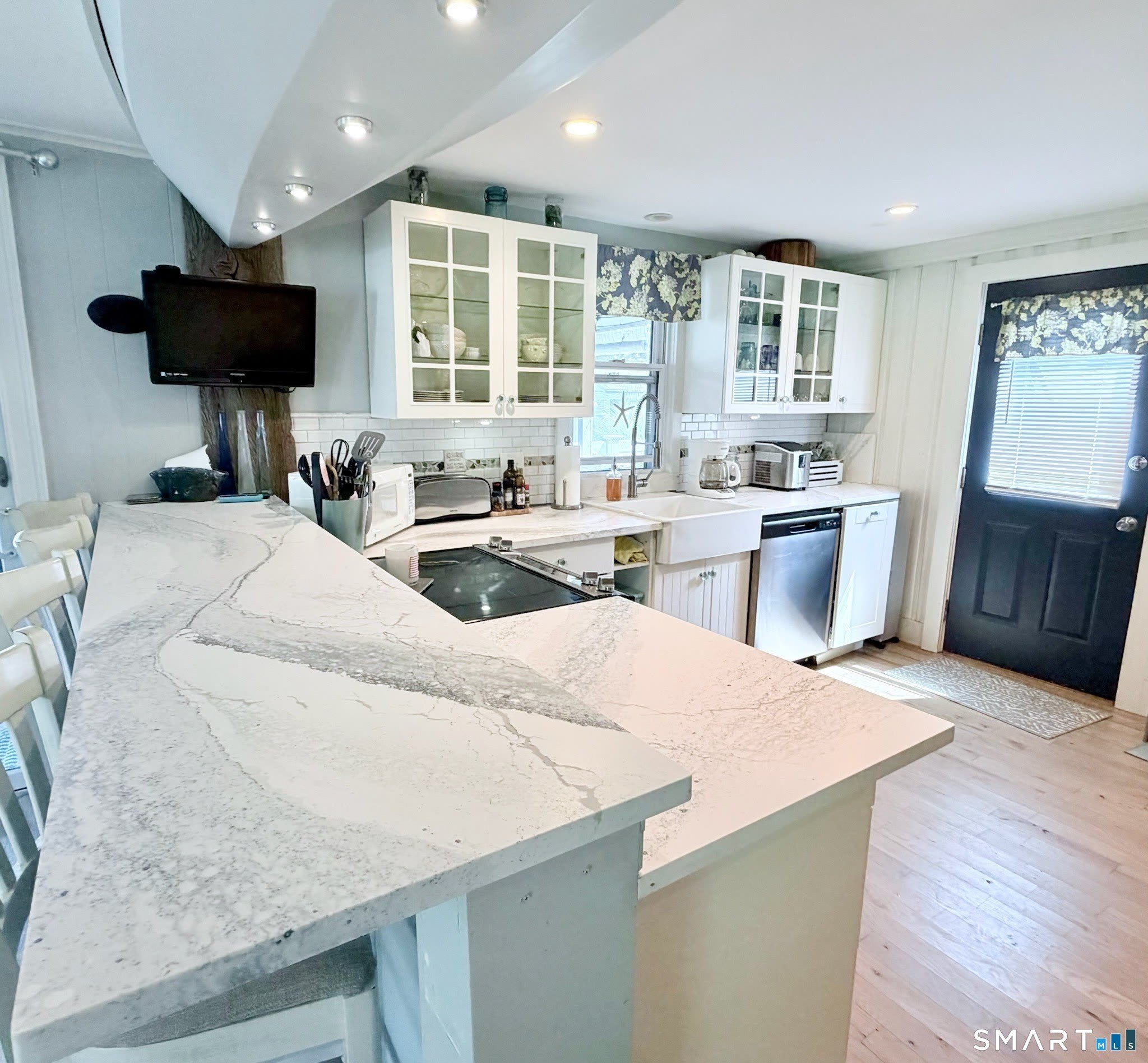 4 Elinor Road – photo 3