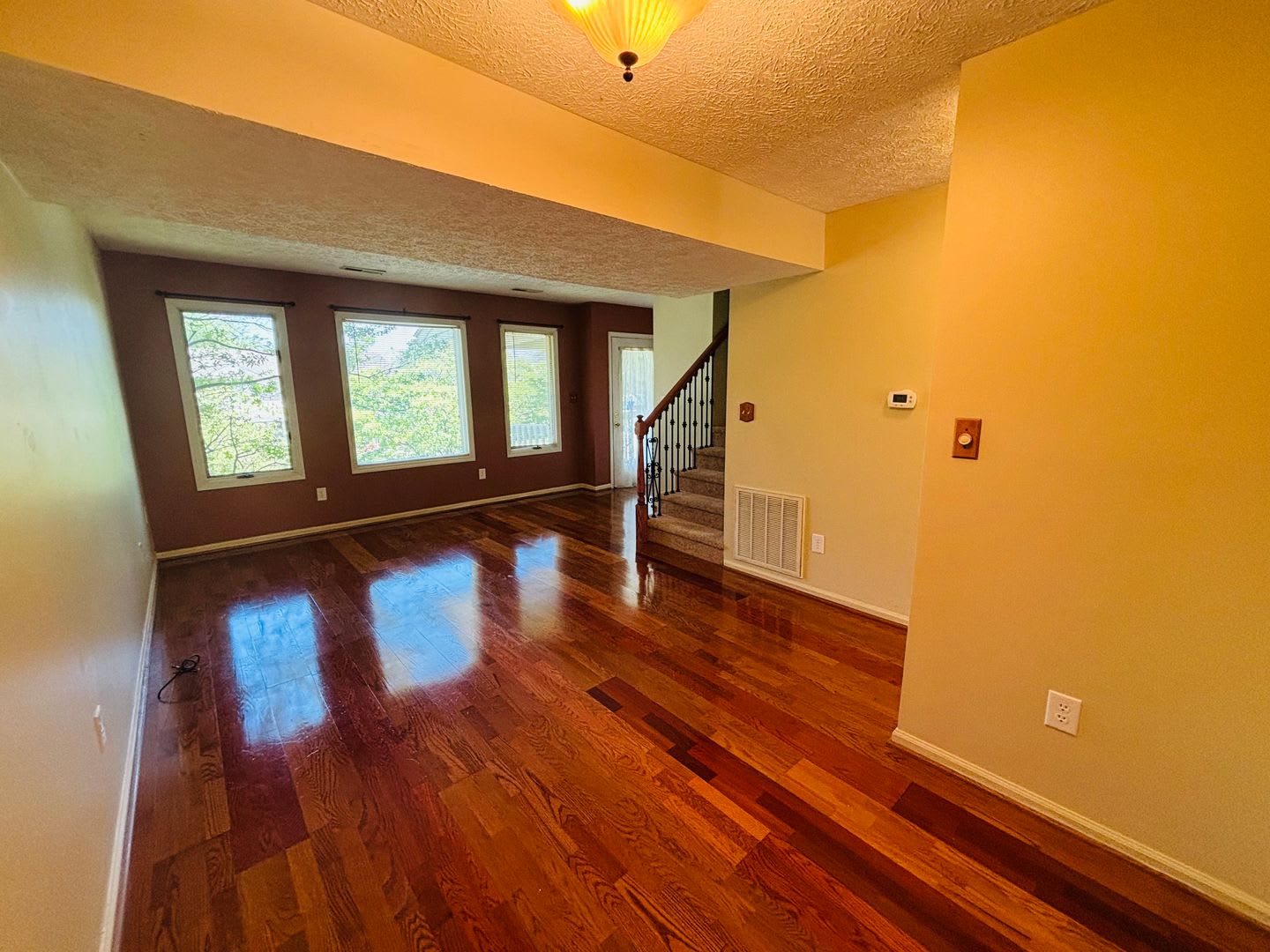 Nicely Appointed 3 Bedroom 2 Bath Townhome – photo 5