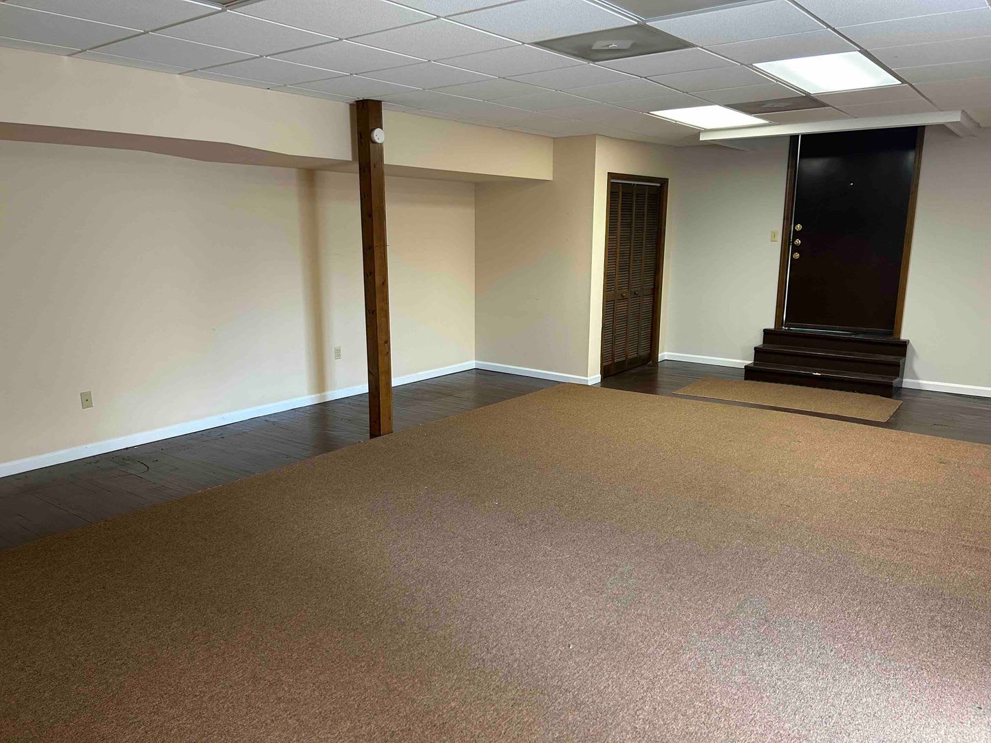 Large Apartment Above Commercial Building – photo 3