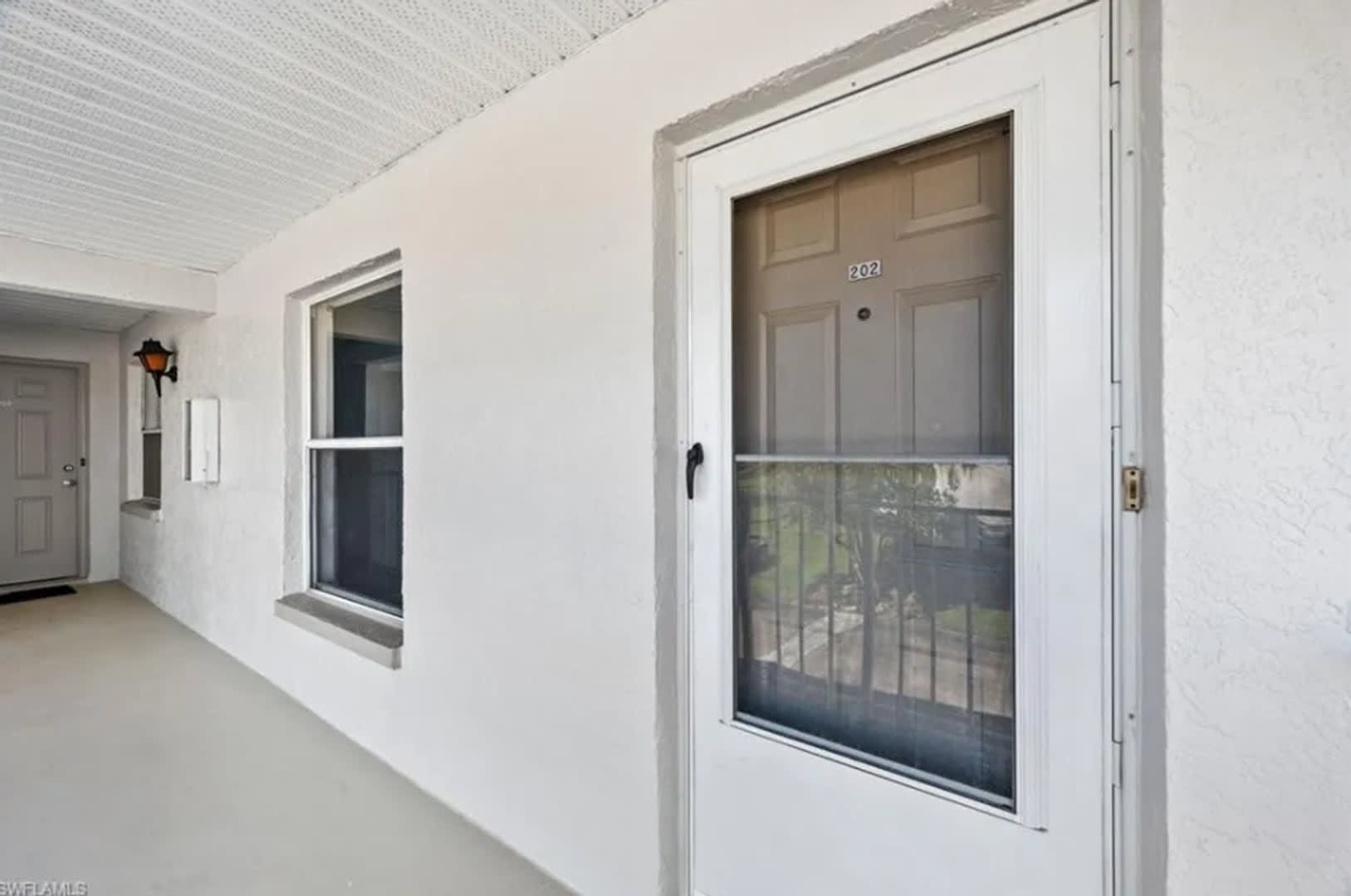 Charming 2 Bed 2 Bath Condo In Naples Waiving Move In Fee Crediting Back Application Fees If Approved – photo 4