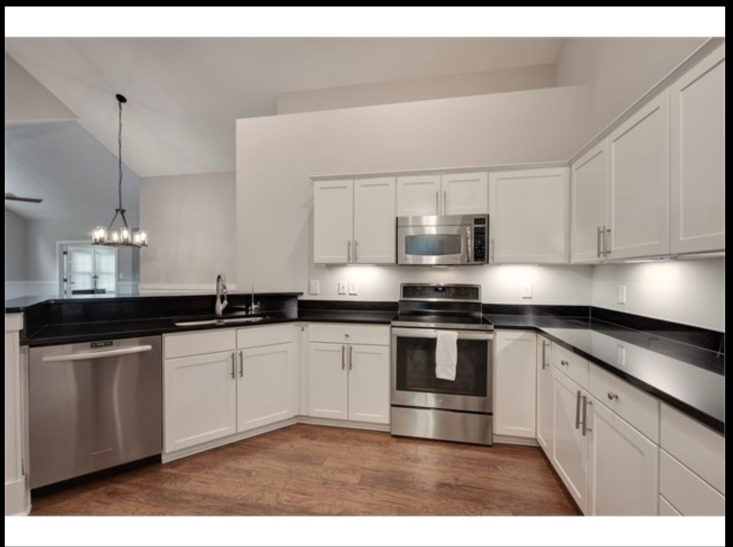 Lease This Beautiful Home In Great Waters – photo 4