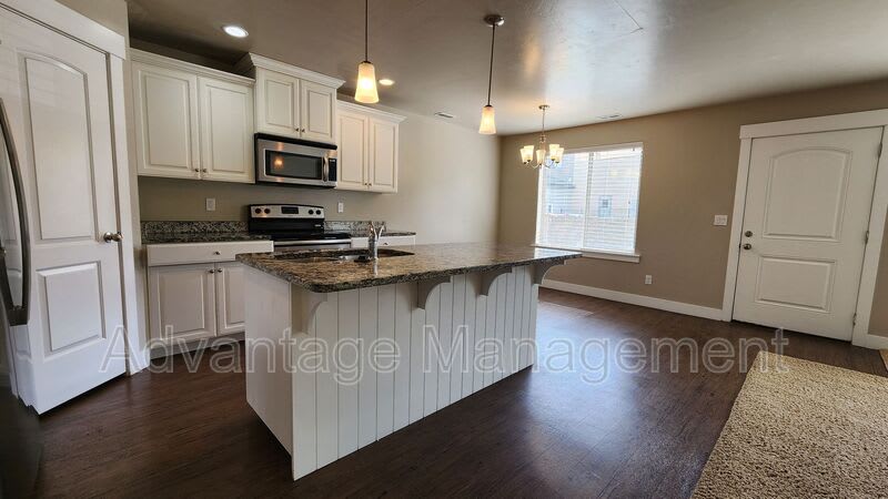 576 N 220 E – photo 3