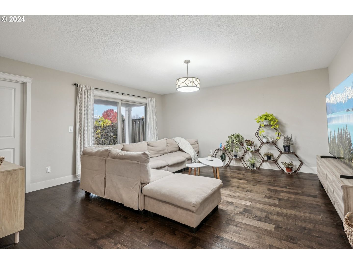 Beautiful 4 Bedroom Home For Rent Starting July 1st! – photo 3
