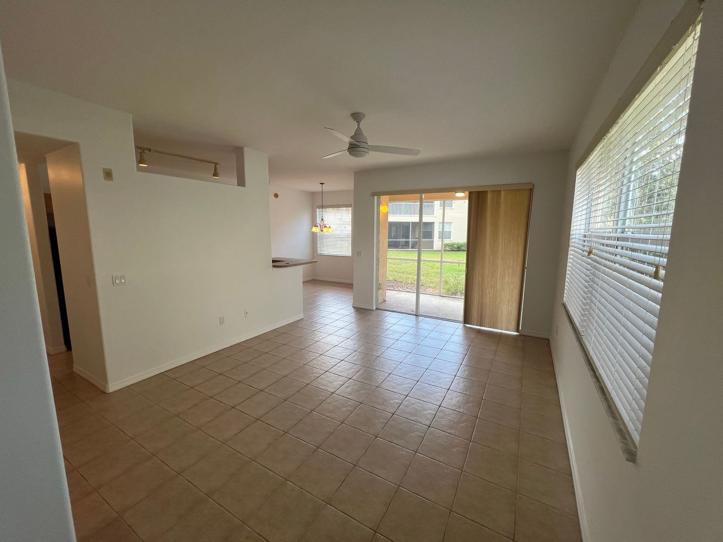 Your Florida Oasis Awaits 3 Bed 2 Bath Luxury Condo In Venice – photo 3