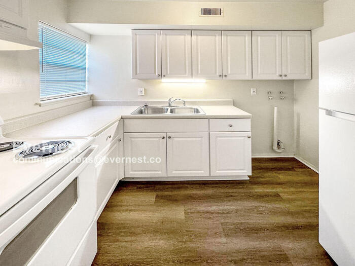 107 Newcastle Drive – photo 2