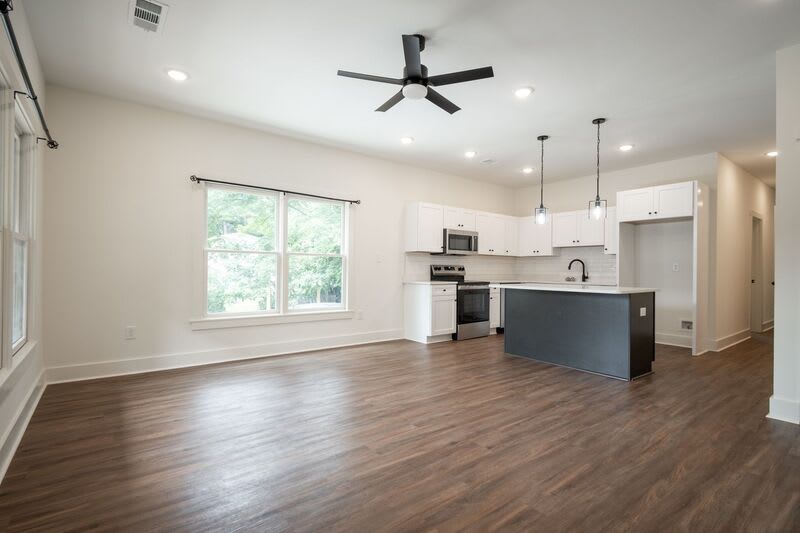 382 N Chase St – photo 4