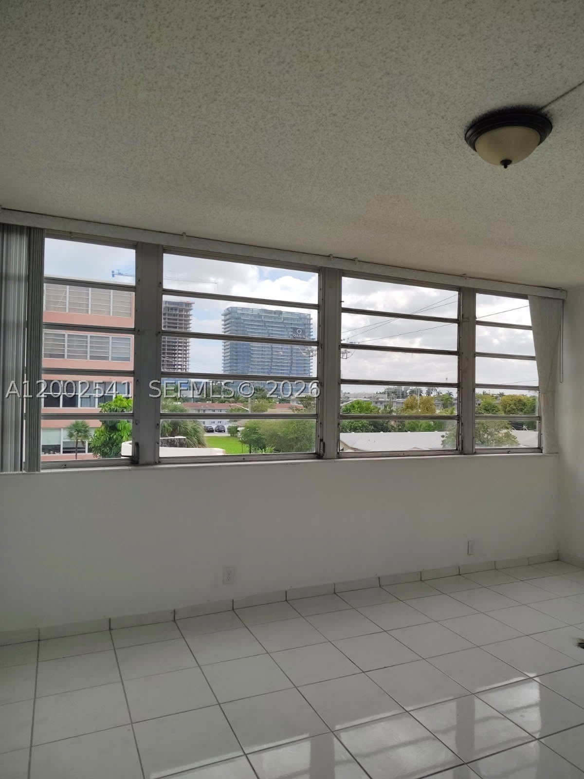200 NE 12th Ave – photo 2