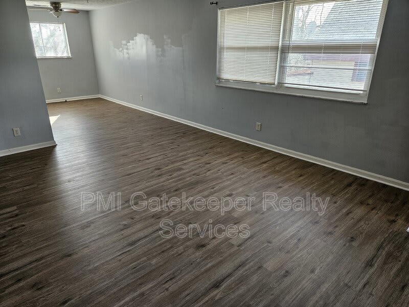 1735 Mills Avenue – photo 2