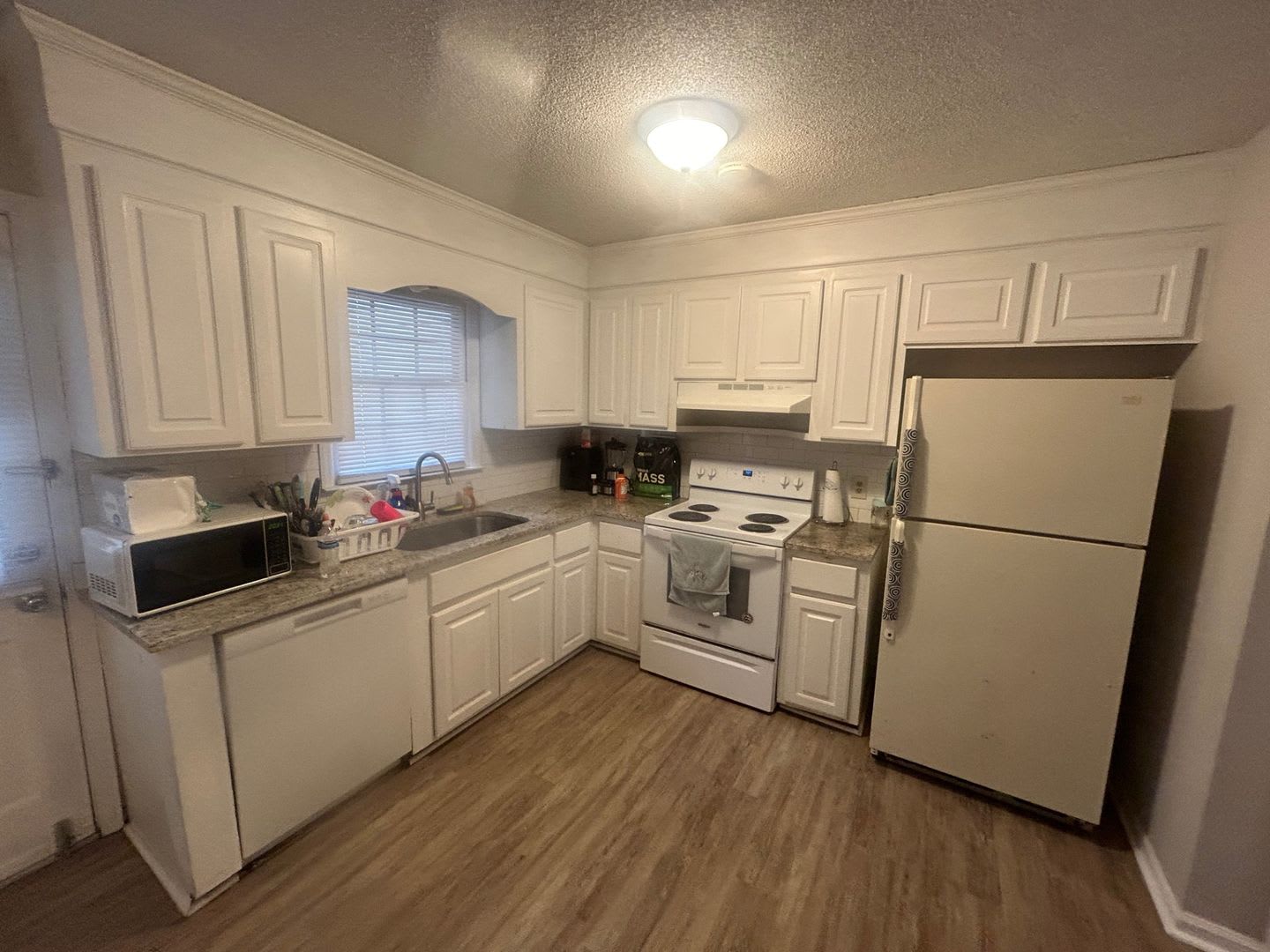 2Br 1 5 Bath Townhome In Harbison Beautifully Renovated With Brand New Dishwasher And Washer Dryer – photo 5