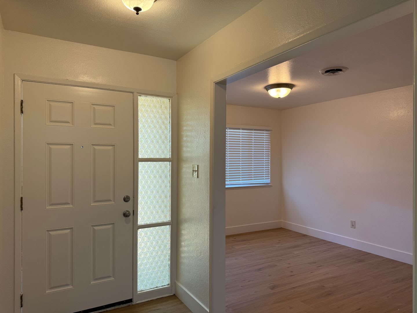 Beautifully Renovated 3 Bed 2 Bath – photo 2