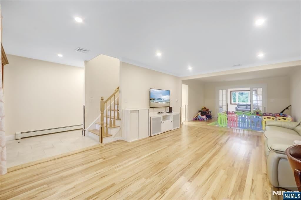99 Lambert Place – photo 4